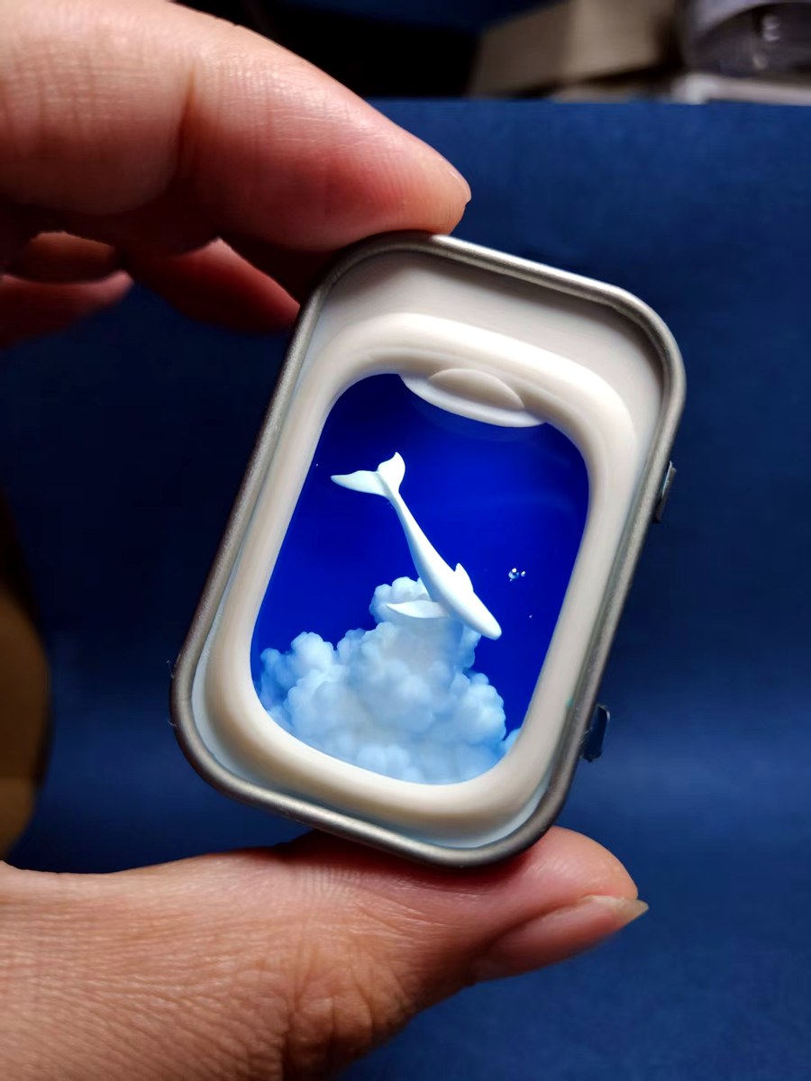 Handheld Whale Window